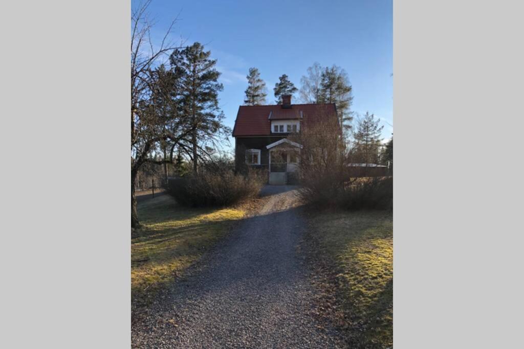 Egen Villa Pa Islandshastgard Riddarhyttan Exteriér fotografie